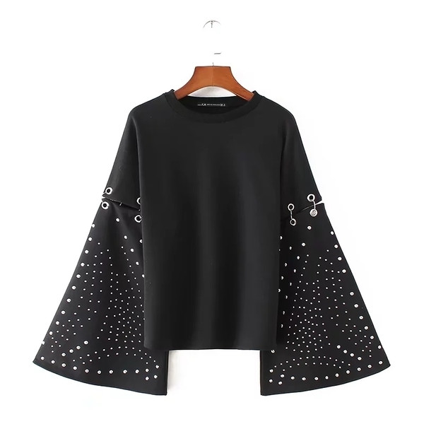 Εξαιρετική γυναικεία μπλούζα με φαρδιά μανίκια και με μεταλλική διακόσμηση