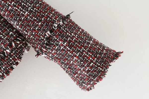 Μοντέρνο γυναικείο μπουφάν κατάλληλο για την καθημερινή ζωή