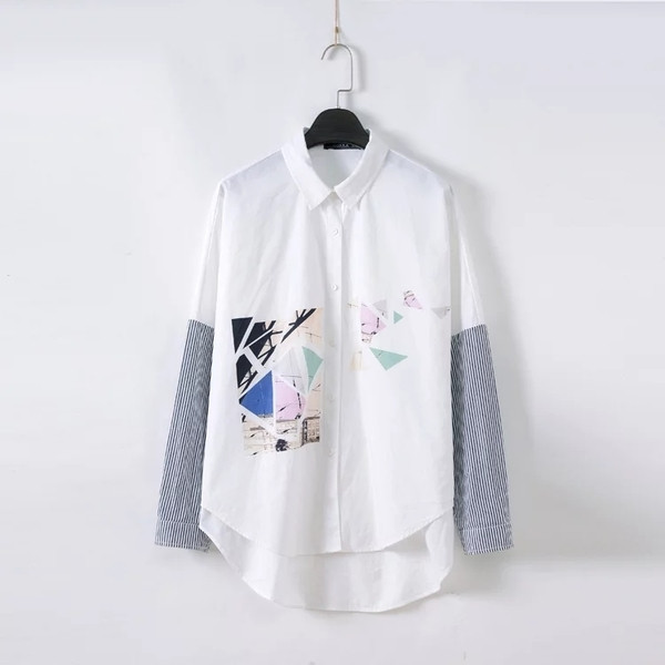 Ένα ενδιαφέρον γυναικείο πουκάμισο για το φθινοπωρινό με λωρίδα και μανίκια