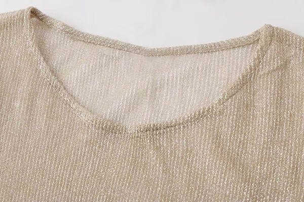 Κομψή γυναικεία μπλούζα για το φθινόπωρο σε κομψό χρώμα με φαρδιά μανίκια