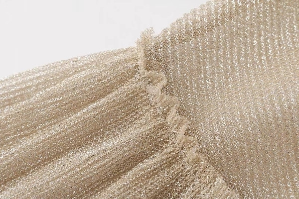 Κομψή γυναικεία μπλούζα για το φθινόπωρο σε κομψό χρώμα με φαρδιά μανίκια