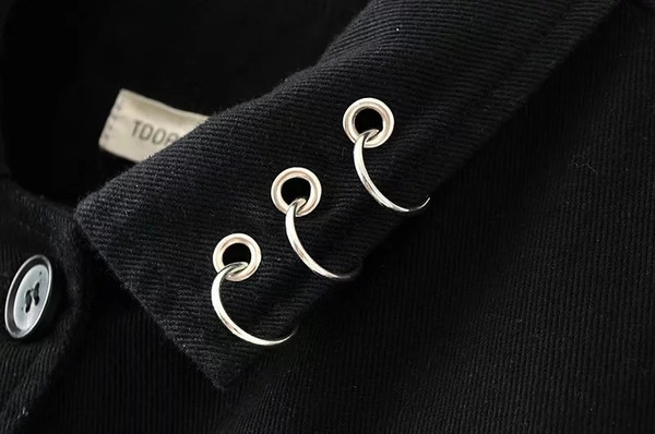 Φθινοπωρινό γυναικείο πουκάμισο σε μαύρο χρώμα με κεντήματα λουλουδιών