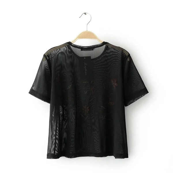 Γυναικεία μπλούζα με κέντημα με κοντά μανίκια