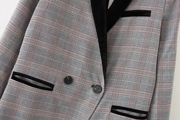 Κομψό γυναικείο σακάκι με δύο κουμπιά 