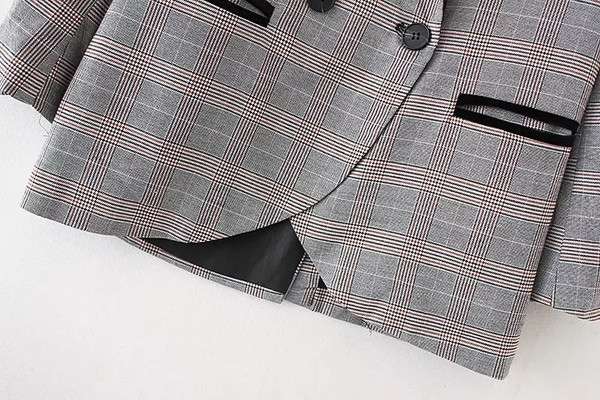 Κομψό γυναικείο σακάκι με δύο κουμπιά 