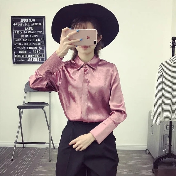 Κομψό γυναικείο πουκάμισο σε δύο χρώματα με διακόσμηση κεντήματος