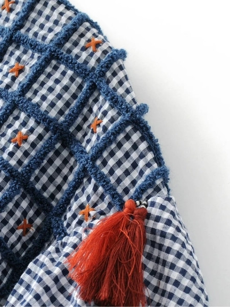 Ελαφρύ γυναικείο πουκάμισο με φούντες