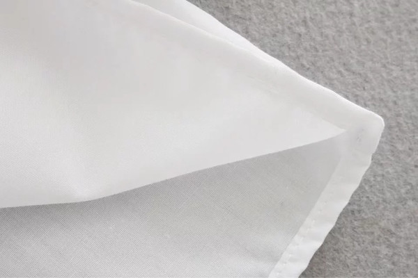 Σπορ-κομψή γυναικεία μπλούζα με μανίκι 3/4 και με δαντέλα