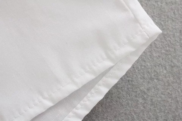 Σπορ-κομψή γυναικεία μπλούζα με μανίκι 3/4 και με δαντέλα