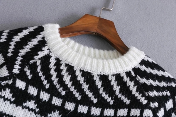 Χοντρό γυναικείο πουλόβερ κατάλληλο για κρύες μέρες