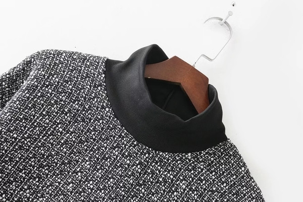 Κομψό μακρύ γυναικείο πουλόβερ με περιλαίμιο και κολάρο πόλο