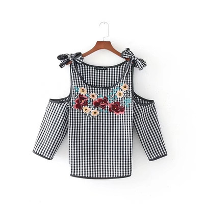 Κομψή γυναικεία μπλούζα με κέντημα και μανίκια 3/4 