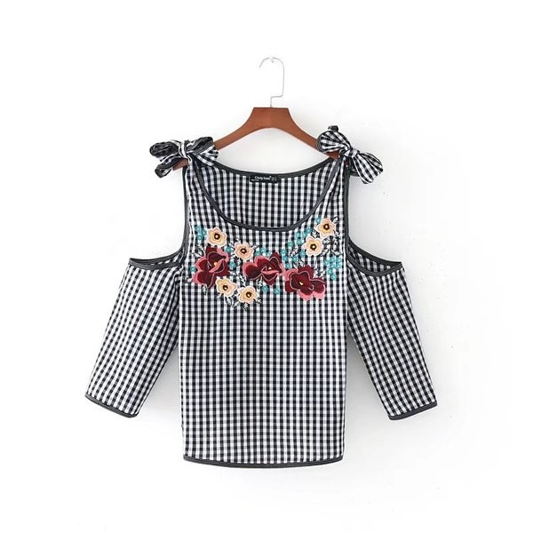 Κομψή γυναικεία μπλούζα με κέντημα και μανίκια 3/4 