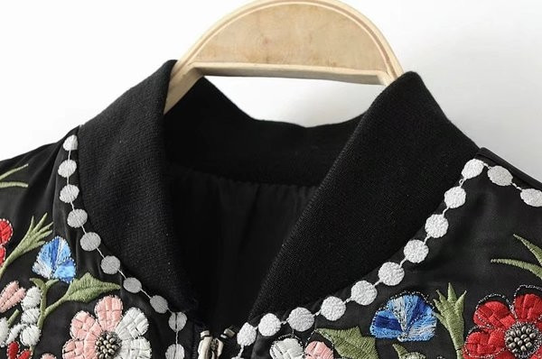 Αθλητικό κομψόγυναικείο μπουφάν με πέπλα και κεντήματα