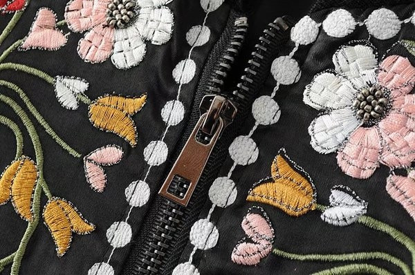 Αθλητικό κομψόγυναικείο μπουφάν με πέπλα και κεντήματα