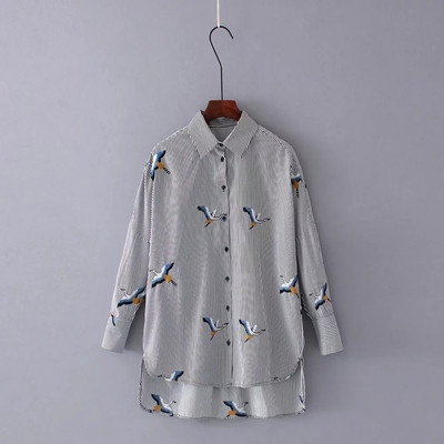 Γυναικείαοπουκάμισο κατάλληλο για το φθινόπωρο με ασύμμετρο μήκος