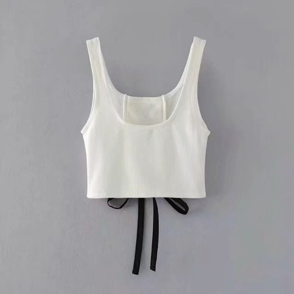 Όμορφο γυναικείο αμάνικο με κορδόνια σε λευκό χρώμα