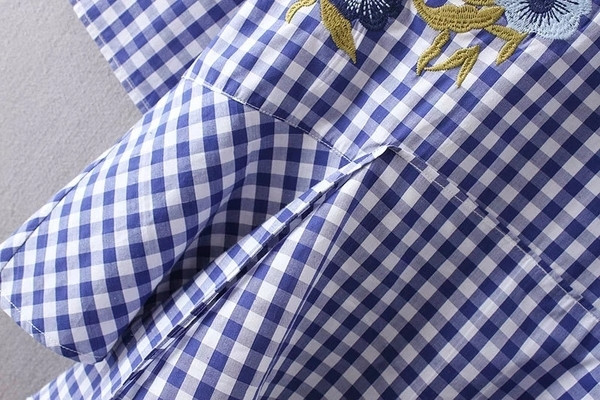 Γυναικεία μπλούζα με κεντήματα