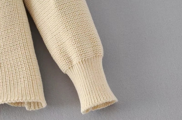 Γυναικείο πλεκτό πουλόβερ με V-λαιμό και κολάρο 