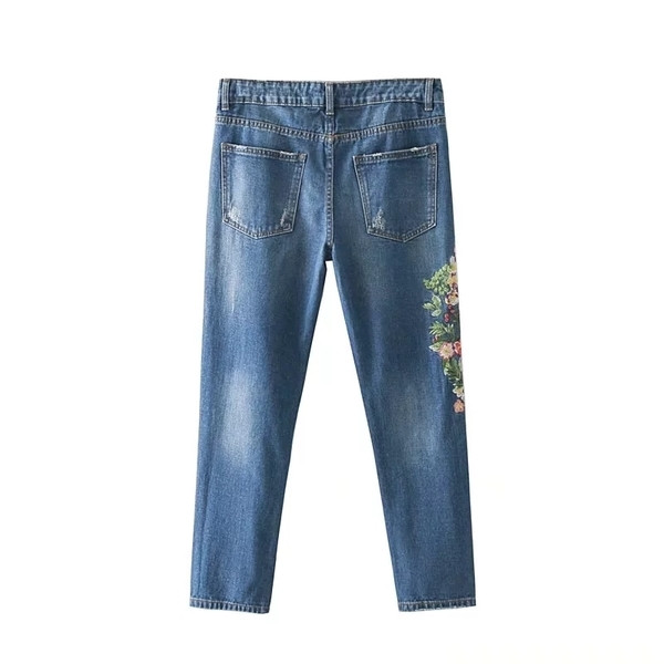 Μοντέρνα γυναικεία τζιν - ρωγμένα και κεντημένα