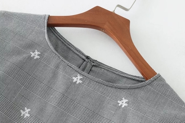 καθημερινή γυναικεία γκρι μπλούζα με κεντήματα