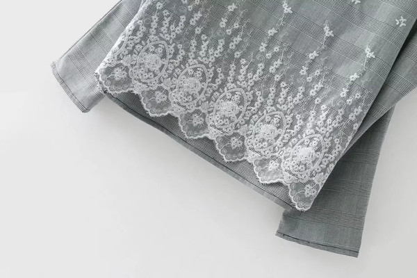 καθημερινή γυναικεία γκρι μπλούζα με κεντήματα