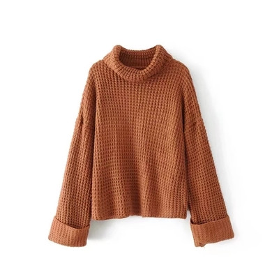 Дамски плетен пуловер в свободен стил с поло яка