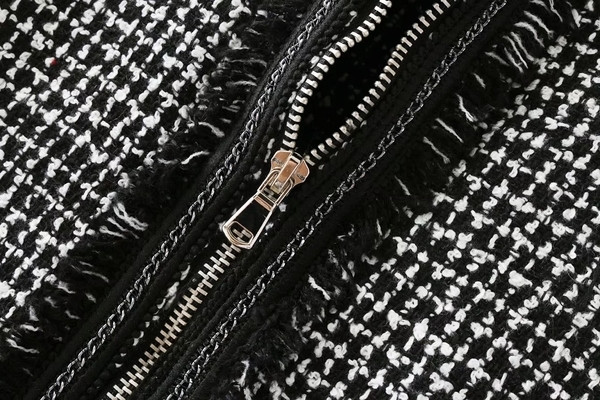 Κομψή γυναικεία μπλούζα με φερμουάρ κατάλληλη για το φθινόπωρο