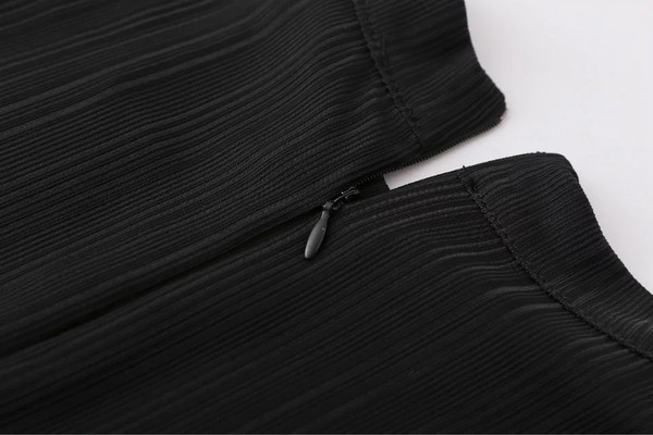 Αθλητική-κομψή γυναικέια μπλούζα με μαύρη δαντέλα