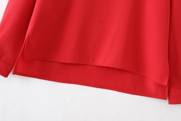 Γυναικεία casual μπλούζα με ασύμμετρο μήκος και λαιμόκοψη σε σχήμα V