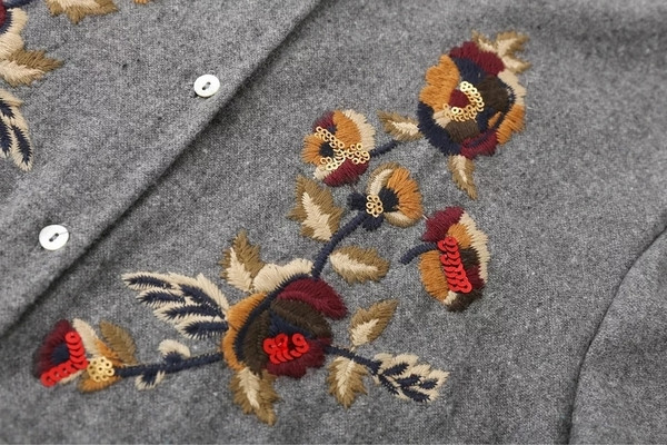 Μοντέρνο γυναικείο πουκάμισο - μακρύ, με ασύμμετρο μήκος και κεντήματα