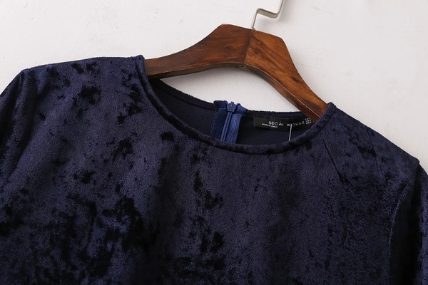 Κομψή γυναικεία μπλούζα σε σκούρο μπλε χρώμα