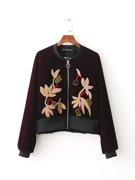 Όμορφο μπουφάν για το φθινοπώρο με κεντήματα