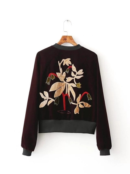 Όμορφο μπουφάν για το φθινοπώρο με κεντήματα