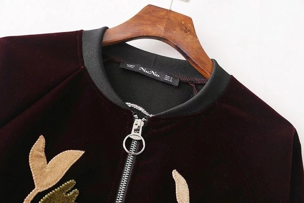 Όμορφο μπουφάν για το φθινοπώρο με κεντήματα