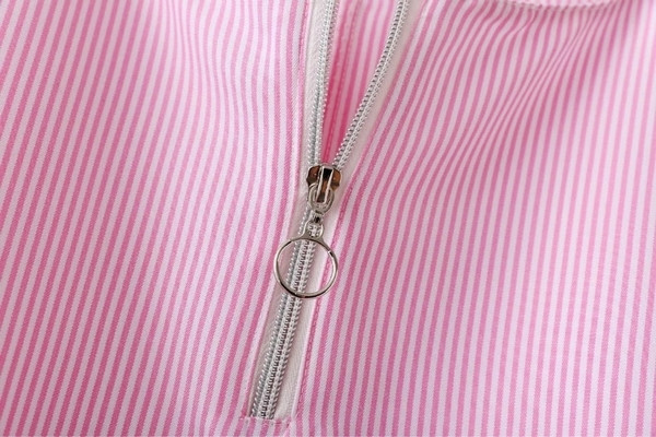 Σύντομη γυναικεία μπλούζα για το φθινοπώρο κατάλληλη για την καθημερινή ζωή