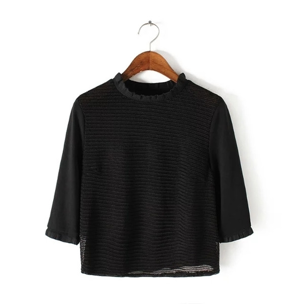 Κομψή κοντή γυναικεία μπλούζα με 4/5 μανίκια σε λευκό και μαύρο χρώμα