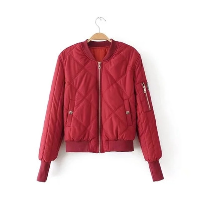 Μοντέρνο γυναικείο μπουφάν κατάλληλο για τις κρύες μέρες