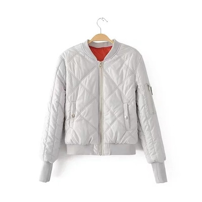 Μοντέρνο γυναικείο μπουφάν κατάλληλο για τις κρύες μέρες