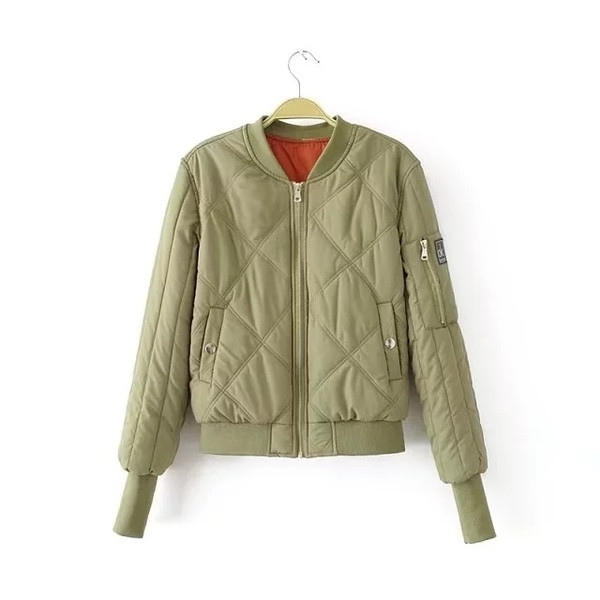 Μοντέρνο γυναικείο μπουφάν κατάλληλο για τις κρύες μέρες