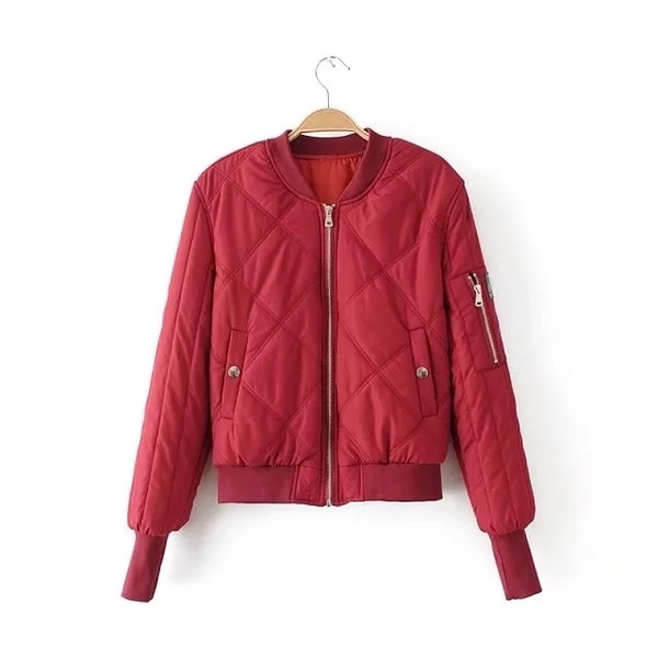 Μοντέρνο γυναικείο μπουφάν κατάλληλο για τις κρύες μέρες