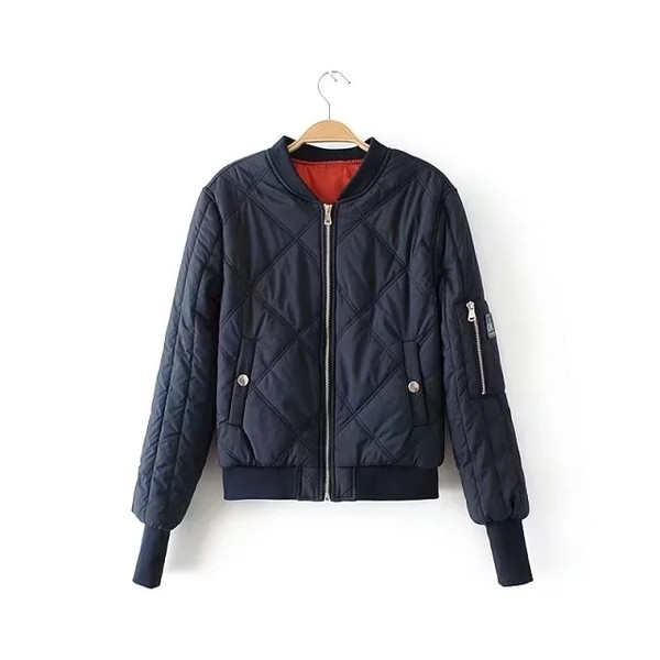 Μοντέρνο γυναικείο μπουφάν κατάλληλο για τις κρύες μέρες