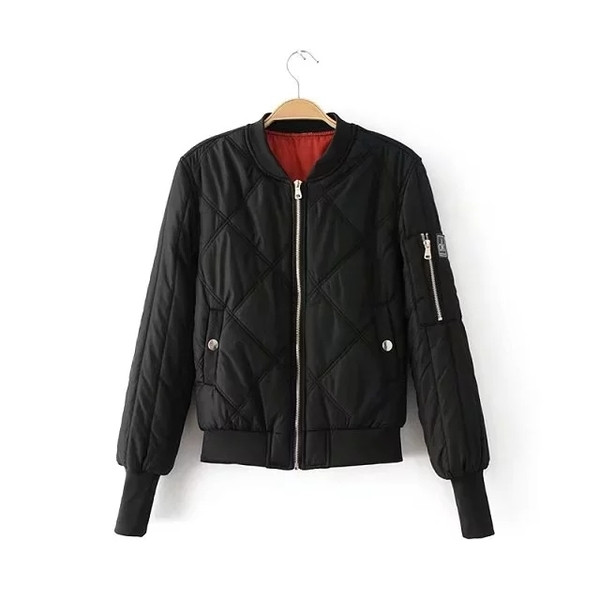 Μοντέρνο γυναικείο μπουφάν κατάλληλο για τις κρύες μέρες