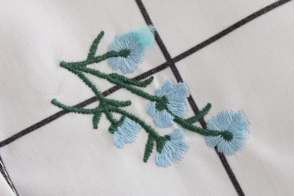 Σπορ-κομψό γυναικείο πουκάμισο κατάλληλο για τη καθημερινή ζωή