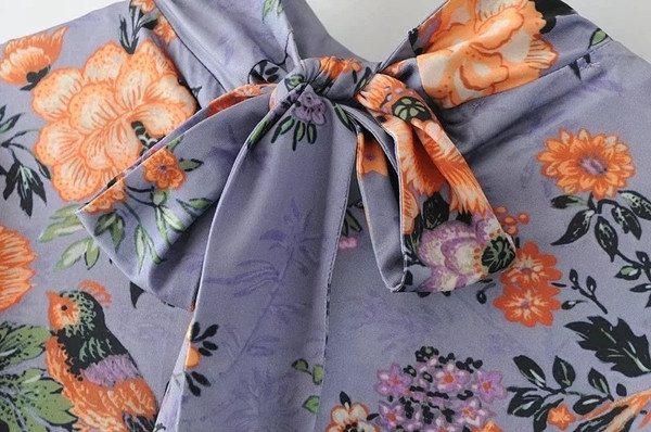 Καθημερινή γυναικεία μπλούζα με κολάρο και πολύχρωμη διακόσμηση