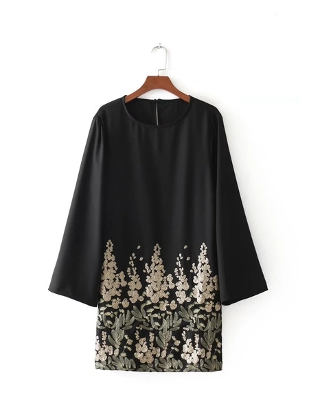 Φθινόπωρο-χειμωνιάτικο γυναικείο φόρεμα με κεντήματα