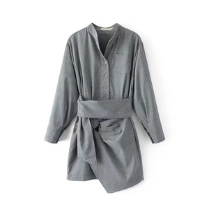 Κομψό μακρύ γυναικείο πουκάμισο με φαρδιά ζώνη