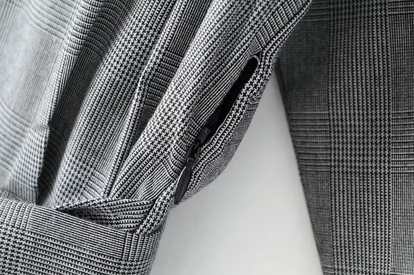 Κομψό μακρύ γυναικείο πουκάμισο με φαρδιά ζώνη