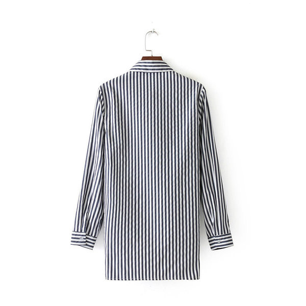 Κομψό φθινοπωρινό γυναικείο πουκάμισο με ασύμμετρο μήκος και όμορφο κέντημα