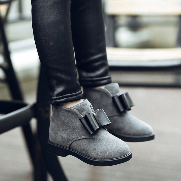 Γλυκιές  παιδικές μπότες για κορίτσια με κορδέλα σε τρία χρώματα